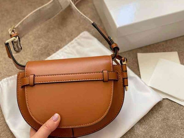 designer bags women leather saddle messenger fashion lightweight handbag shoulder brown brand designer crossbody female purses 211225
designer bags women leather saddle messenger fashion lightweight handbag shoulder brown brand designer crossbody female purses 211225