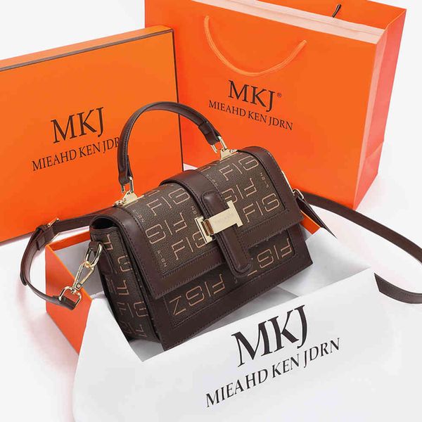 highest quality luxury one-shoulder female bag red hand cross printing shoulder women's chain single shoulder handbags
highest quality luxury one-shoulder female bag red hand cross printing shoulder women's chain single shoulder handbags