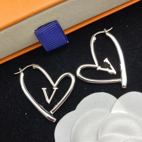 2022 designer jewelry luxury womens earring classic love hoop earrings fashion style studs gold plated stud brand earrings for women girls c, Golden;silver
2022 designer jewelry luxury womens earring classic love hoop earrings fashion style studs gold plated stud brand earrings for women girls c, Golden;silver