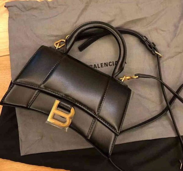 classic women balencaigass bags sense hourglass bag women's shoulder french vintage crocodile single messenger
classic women balencaigass bags sense hourglass bag women's shoulder french vintage crocodile single messenger