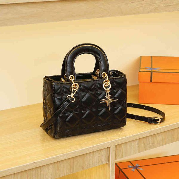 2022 new women's shoulder fashion sophisticated ladies luxury elegant evening bag clutch
2022 new women's shoulder fashion sophisticated ladies luxury elegant evening bag clutch