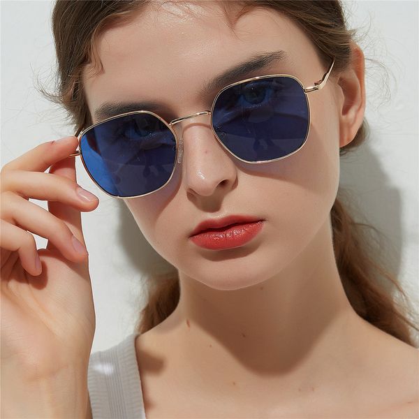 gold line border small square frame sunglasses for women metal retro luxury brand sun glasses men ladies elegant fashion uv 220623, White;black
gold line border small square frame sunglasses for women metal retro luxury brand sun glasses men ladies elegant fashion uv 220623, White;black