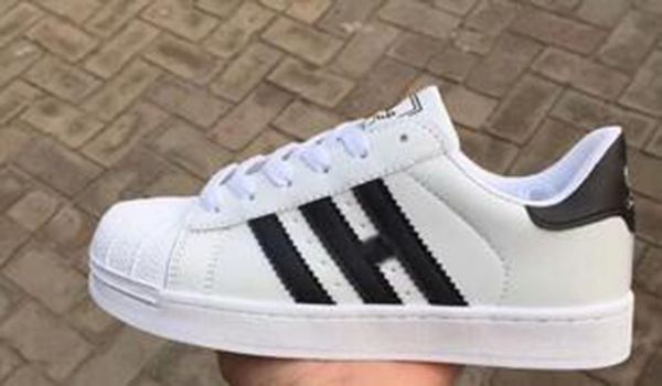 2022 brand discount prcie men women flat bottom plate direct selling business colors superstar shoes casual shoes couple shoes, Black
2022 brand discount prcie men women flat bottom plate direct selling business colors superstar shoes casual shoes couple shoes, Black