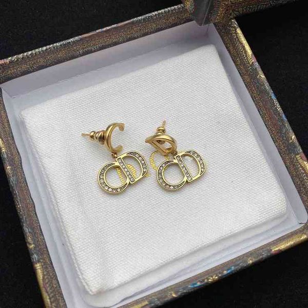 2022 factory wholesale new dijia new with diamond letters female net red same 925 silver needle light luxury earrings, Golden
2022 factory wholesale new dijia new with diamond letters female net red same 925 silver needle light luxury earrings, Golden