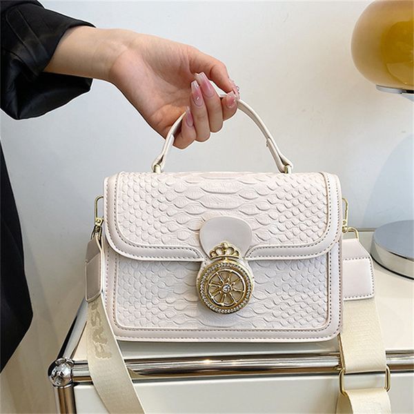 bags summer new style change of fortune western classic trend single shoulder crossbody bag magnetic buckle portable female bag
bags summer new style change of fortune western classic trend single shoulder crossbody bag magnetic buckle portable female bag