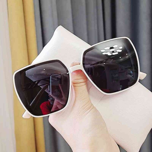 2021 new large frame square polarized sunglass men and women lovers fashion trend plastic frame black sunglass, White;black
2021 new large frame square polarized sunglass men and women lovers fashion trend plastic frame black sunglass, White;black