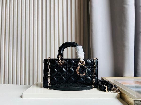 2022 summer newprincess dai bag luxury goods designer ladies one-shoulder pu leather letters female party small square bag
2022 summer newprincess dai bag luxury goods designer ladies one-shoulder pu leather letters female party small square bag