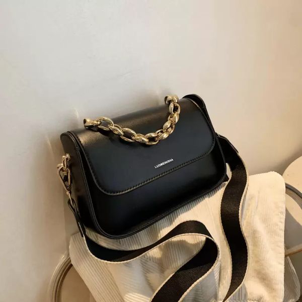 women crossbody bag 2021 new luxury design fashion simplicity leather lady casual messenger bag and female chain shoulder bags 
women crossbody bag 2021 new luxury design fashion simplicity leather lady casual messenger bag and female chain shoulder bags