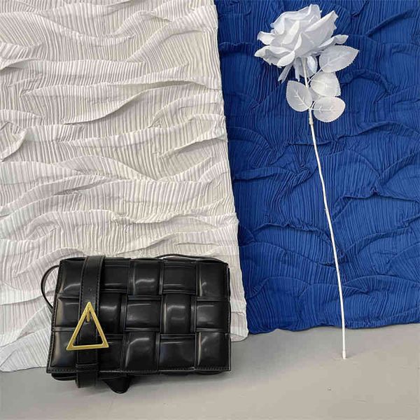 handbags bottegaas bags venetas women designer same woven pillow cassee bag sheepskin advanced magnetic buckle cloud single shoulder kumw
handbags bottegaas bags venetas women designer same woven pillow cassee bag sheepskin advanced magnetic buckle cloud single shoulder kumw