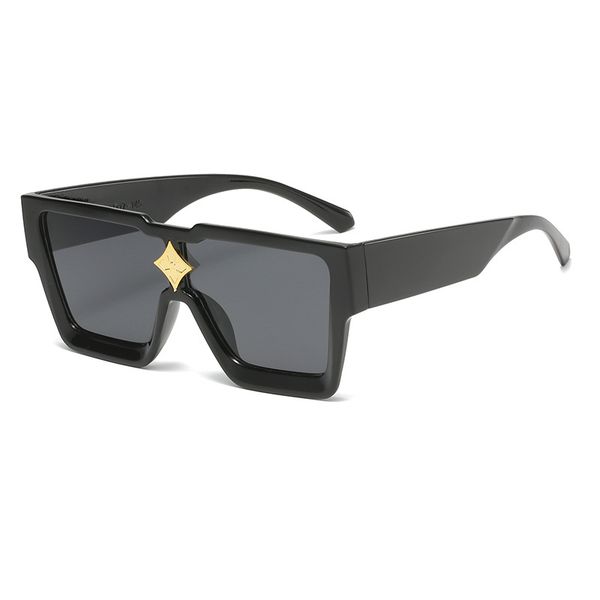 sunglasses womens for women men sun glasses fashion style protects eyes uv400 lens with case, White;black
sunglasses womens for women men sun glasses fashion style protects eyes uv400 lens with case, White;black