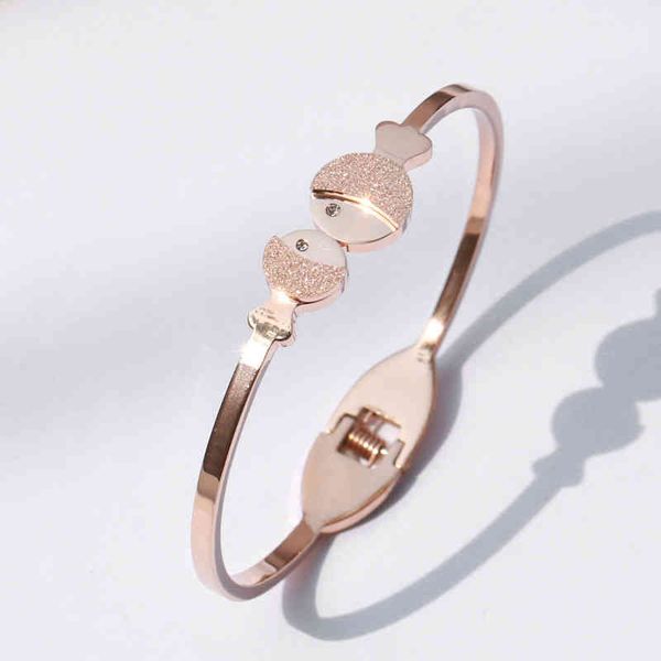 trend korean rose gold kiss fish steel couple bracelet stainless steel valentine's day gift spring open, White
trend korean rose gold kiss fish steel couple bracelet stainless steel valentine's day gift spring open, White