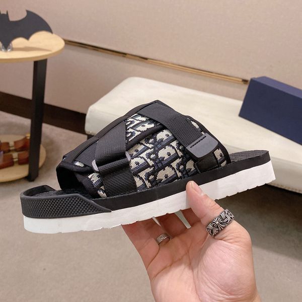 d family's new velcro slippers in the summer of 2022. men wear non slip alphabet printed flip flops, Black
d family's new velcro slippers in the summer of 2022. men wear non slip alphabet printed flip flops, Black