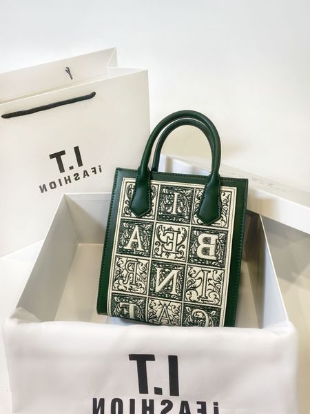 designer bags 2022 new letter fashion embroidered women's tote style tide cross hand carry square
designer bags 2022 new letter fashion embroidered women's tote style tide cross hand carry square