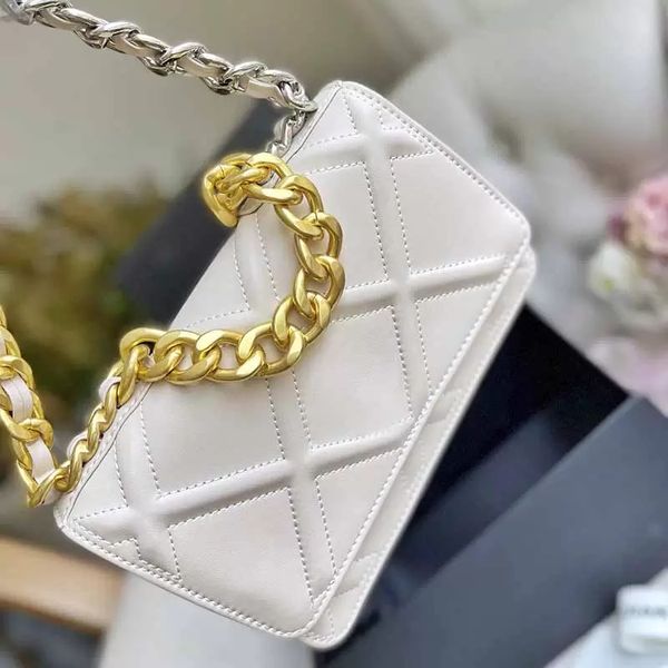 new classic handbags shoulder bag solid color flip cover mini genuine leather designer bags multicolor metal chains diamond quilting corssbo
new classic handbags shoulder bag solid color flip cover mini genuine leather designer bags multicolor metal chains diamond quilting corssbo