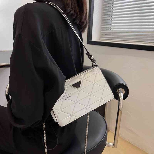 factory wholesale underarm bag women's summer versatile niche messenger shiny lacquer leather chain small square
factory wholesale underarm bag women's summer versatile niche messenger shiny lacquer leather chain small square