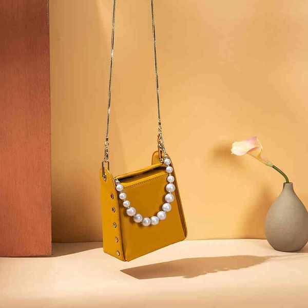 ladies fashion personality trend new brand bag wholesale and winter pearl handbag case women's sweet chain one shoulder
ladies fashion personality trend new brand bag wholesale and winter pearl handbag case women's sweet chain one shoulder