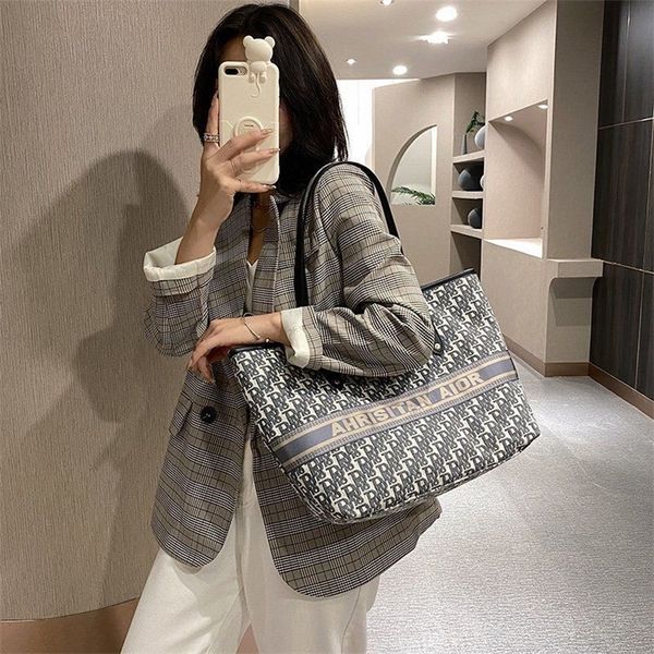 64% off 2022 handbags famous star same shopping tote net red embroidery handbag high capacity trendy women's new style
64% off 2022 handbags famous star same shopping tote net red embroidery handbag high capacity trendy women's new style