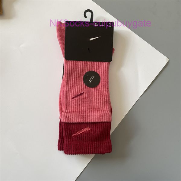men classic fashion socks hook brand color stitched men's women's long tube sports training sock street couple middle tubes luxury, Black
men classic fashion socks hook brand color stitched men's women's long tube sports training sock street couple middle tubes luxury, Black