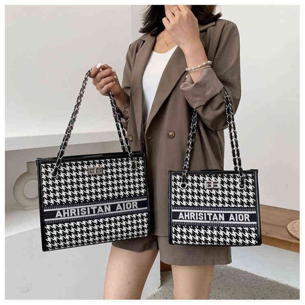 women's 2022 new fashion versatile shoulder diagonal cross net red tote simple large capacity bag
women's 2022 new fashion versatile shoulder diagonal cross net red tote simple large capacity bag