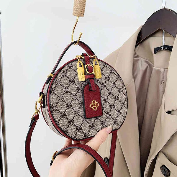 factory outlet korean niche shoulder 2022 new color matching small round fashion women's hand messenger bag
factory outlet korean niche shoulder 2022 new color matching small round fashion women's hand messenger bag