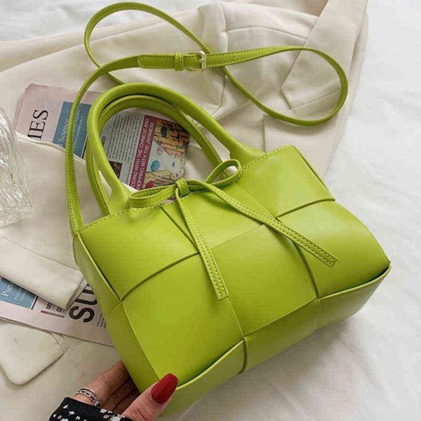 solid color weave shoulder crossbody bags for women 2021 pu leather women's designer bow handbag female travel messenger bag g220509
solid color weave shoulder crossbody bags for women 2021 pu leather women's designer bow handbag female travel messenger bag g220509