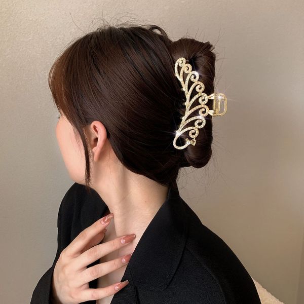 new elegant gold hollow geometric metal hair claw vintage hair clips for women, Golden;silver
new elegant gold hollow geometric metal hair claw vintage hair clips for women, Golden;silver