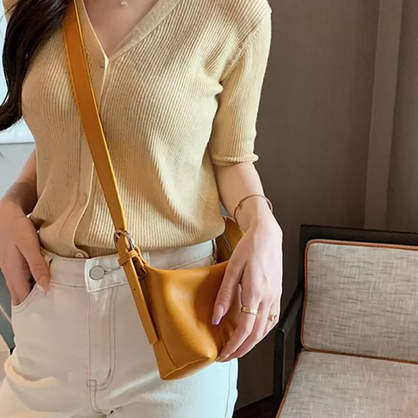new 2021 women fashion soft pu leather underarm baguette trendy crossbody bags single shouder bags female casual solid handbags
new 2021 women fashion soft pu leather underarm baguette trendy crossbody bags single shouder bags female casual solid handbags