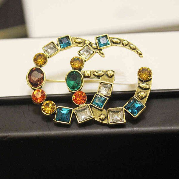 letter 2022 new high-end color diamond style women's sweater brooch, Gray 
letter 2022 new high-end color diamond style women's sweater brooch, Gray