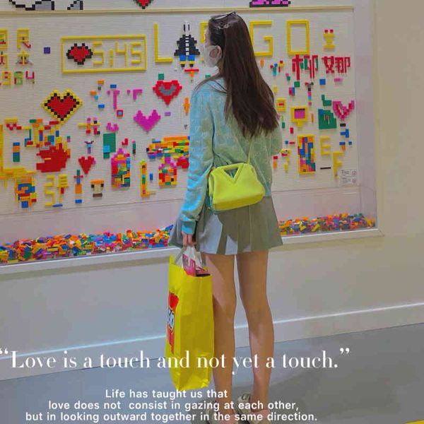original edition luxury handbags venetas's bottegass bag 2023 women's small point one shoulder triangle leisure leather
original edition luxury handbags venetas's bottegass bag 2023 women's small point one shoulder triangle leisure leather