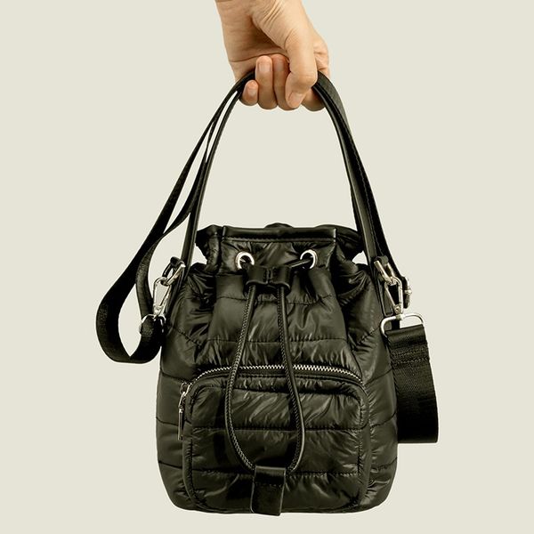 fashion nylon padded bucket bag designer quilted women shoulder bags luxury down cotton lady handbags casual winter tote bag 2022 new
fashion nylon padded bucket bag designer quilted women shoulder bags luxury down cotton lady handbags casual winter tote bag 2022 new