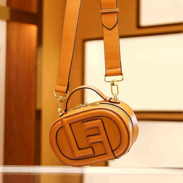 factory online export designer bags tote 2022 new hand-held leather one shoulder messenger letter casual versatile fashion camera bag
factory online export designer bags tote 2022 new hand-held leather one shoulder messenger letter casual versatile fashion camera bag