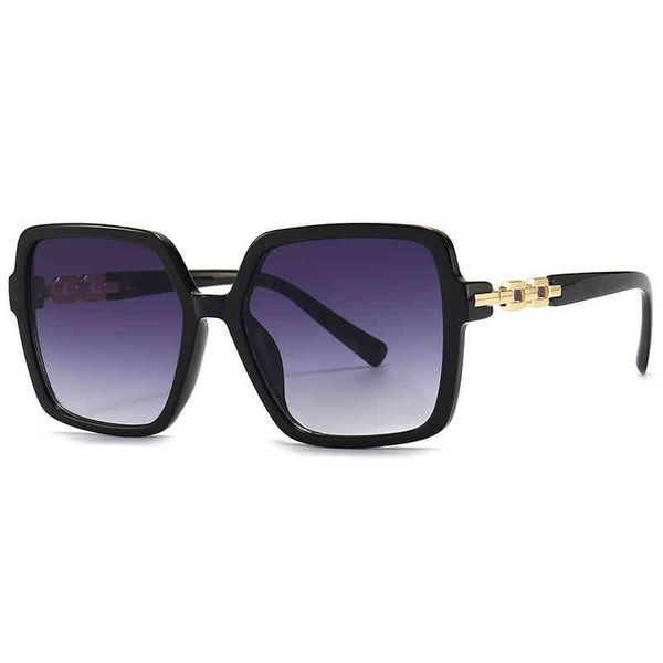 2022 new style personality fashion chain foot one-piece large frame sunglasses for men and women, White;black
2022 new style personality fashion chain foot one-piece large frame sunglasses for men and women, White;black