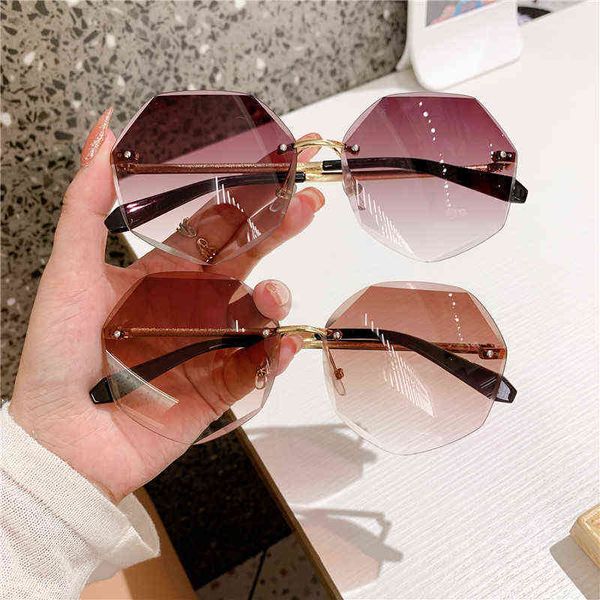 new fashion frameless irrgular sunglasses vintage women's rimless gradient coffee shade sun glasses popular clear uv400, White;black
new fashion frameless irrgular sunglasses vintage women's rimless gradient coffee shade sun glasses popular clear uv400, White;black