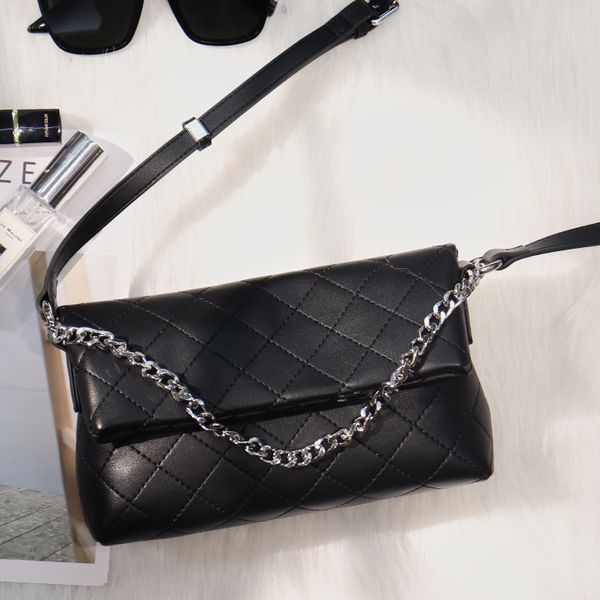in 2022, the new niche design rhombic chain bag folding underarm bag advanced sense leather handbag shoulder bag
in 2022, the new niche design rhombic chain bag folding underarm bag advanced sense leather handbag shoulder bag