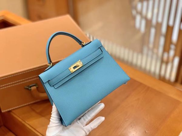 19cm mini totes wholesale price luxury handbag handmade quality brand purse epsom leather wax line stitching silver hardware fast delivery
19cm mini totes wholesale price luxury handbag handmade quality brand purse epsom leather wax line stitching silver hardware fast delivery