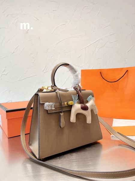 women's designers shoulder bag luxury tote purse handbag message bags cluth brand classic genuine leather famous crossbody gift box 25c
women's designers shoulder bag luxury tote purse handbag message bags cluth brand classic genuine leather famous crossbody gift box 25c