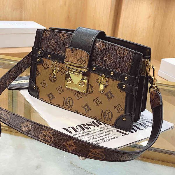 2022 factory wholesale new foreign style box women's new single shoulder messenger bag net red printing autumn and winter fashion small
2022 factory wholesale new foreign style box women's new single shoulder messenger bag net red printing autumn and winter fashion small
