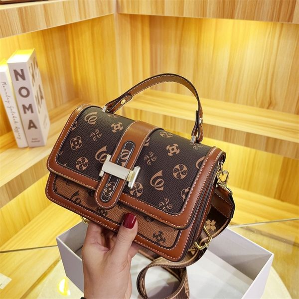 factory wholesale style small square bag women's fashionable pattern hand trend single shoulder foreign messenger
factory wholesale style small square bag women's fashionable pattern hand trend single shoulder foreign messenger