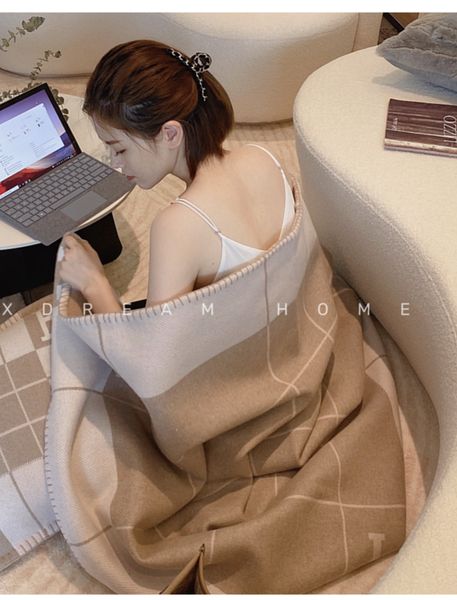 thick beige blankets black red gray yellow big size 145*175cm h good quailty brand blanket wool
thick beige blankets black red gray yellow big size 145*175cm h good quailty brand blanket wool