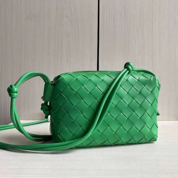 2022 luxury designer ladies handbags woven cell phone bag mini ladies shoulder strap knot messenger bag
2022 luxury designer ladies handbags woven cell phone bag mini ladies shoulder strap knot messenger bag