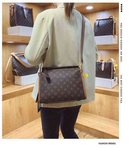 kuya ky single shoulder bag pvc women's bag menger large capacity menger live broadcast
kuya ky single shoulder bag pvc women's bag menger large capacity menger live broadcast