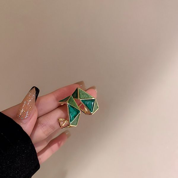 925 silver needle oil dripping stitching contrast color stereo retro stud earrings korean fashion all-matching special interest earrings gra, Golden
925 silver needle oil dripping stitching contrast color stereo retro stud earrings korean fashion all-matching special interest earrings gra, Golden