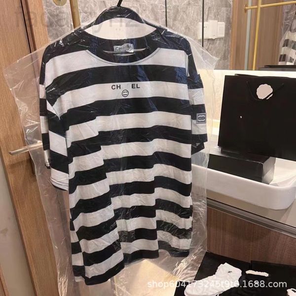 women's hoodies & sweatshirts designer summer 22 xiaoxiangjia simple letter sticker stitching black and white stripe t shirt loose men&
women's hoodies & sweatshirts designer summer 22 xiaoxiangjia simple letter sticker stitching black and white stripe t shirt loose men&