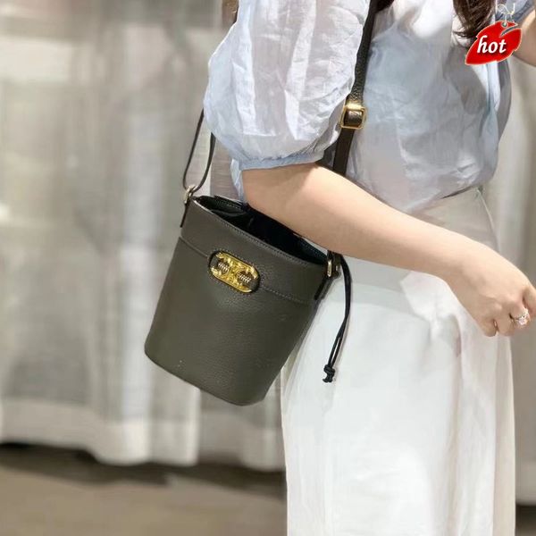 factory online export designer brand bag handbag triumphal drawstring women's and new leather msenger low quality
factory online export designer brand bag handbag triumphal drawstring women's and new leather msenger low quality