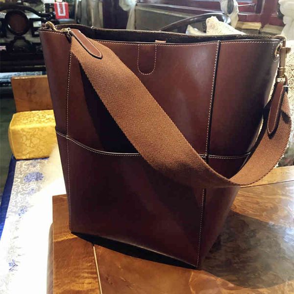 evening s simple broadband one shoulder menger large capacity leather women's bag sangle bucket bag
evening s simple broadband one shoulder menger large capacity leather women's bag sangle bucket bag