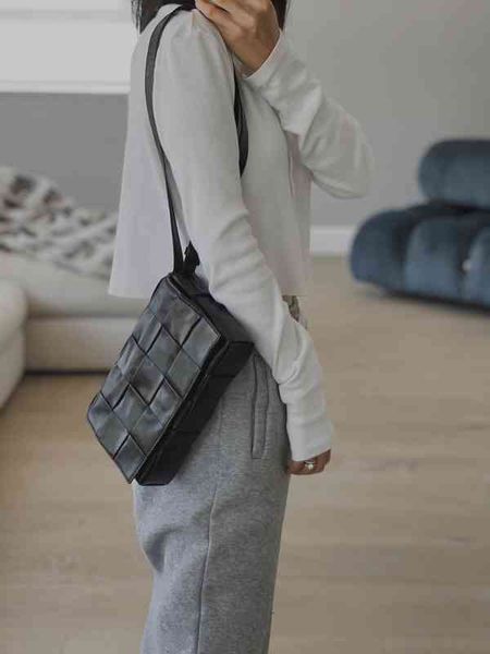 original edition luxury handbags crossbody bottegass designer venetas's bag woven wax leather small square pillow magnetic buckle tofu
original edition luxury handbags crossbody bottegass designer venetas's bag woven wax leather small square pillow magnetic buckle tofu
