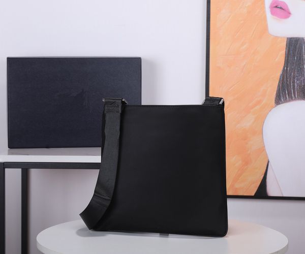 triangle logo 2022 new mens messenger bag saffiano re-edtion 2vh053, Blue;pink
triangle logo 2022 new mens messenger bag saffiano re-edtion 2vh053, Blue;pink