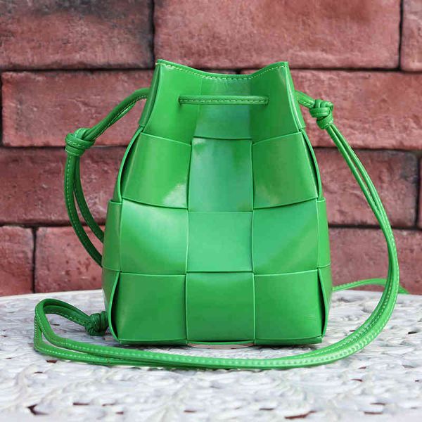 leather drawstring woven bucket bag luxury retro mother bag shoulder messenger bag women 220506
leather drawstring woven bucket bag luxury retro mother bag shoulder messenger bag women 220506