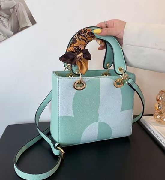 luxury children letter printed square handbag fashion girls silk scarves pu leather messenger bag 2022 kids single shoulder tote bags a8688, Black
luxury children letter printed square handbag fashion girls silk scarves pu leather messenger bag 2022 kids single shoulder tote bags a8688, Black