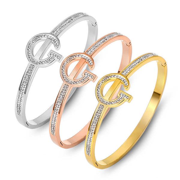 nail shaped stainless steel bracelet with full drill buckle gold in three colors, Black
nail shaped stainless steel bracelet with full drill buckle gold in three colors, Black